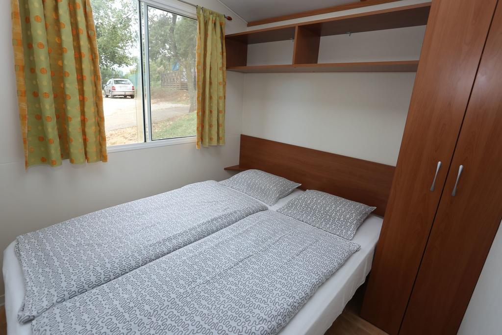 Mobile Homes Comfort Capri Bijela Uvala Mugeba Oda fotoğraf